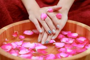 Anti-Tan Manicure